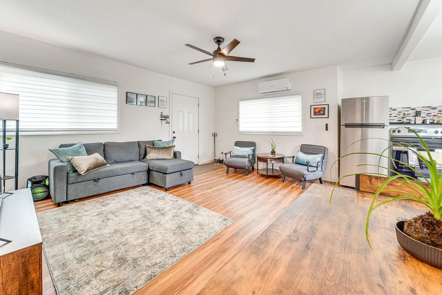 2 bed, 1.0 bath, 710 sqft, $4,063 — Photo 4