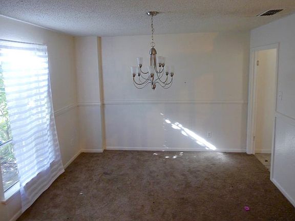 3rd image of 914 Delta Dr