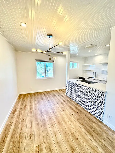 160 Ash Ave — Photo 4