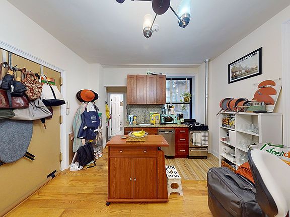 5th image of 324 W 84th St APT 24