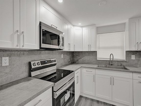 5th image of 2272 NW 20th St