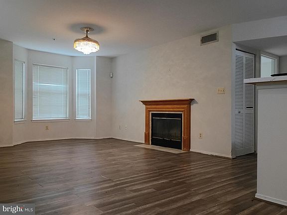 4th image of 13560 Lord Sterling Pl #9-4