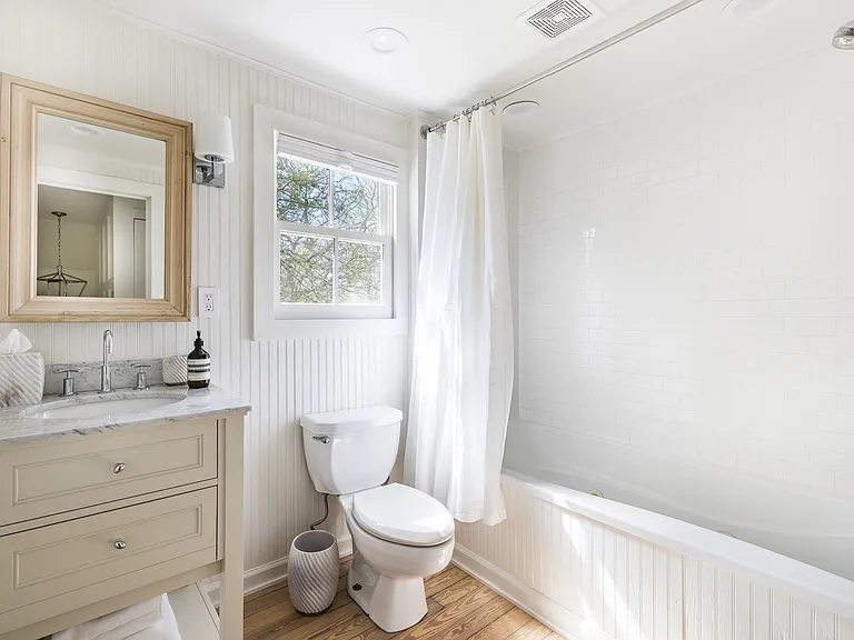 33 Halsey Ave — Photo 12