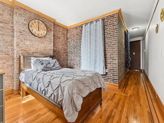 5th image of 488 Kosciuszko St APT 1R