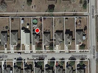 616 Roosevelt Dr, Seguin, TX 78155