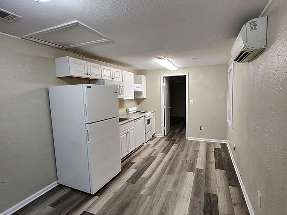 3rd image of 1009 N J St #B