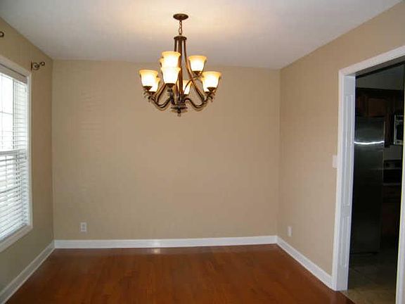 4th image of 3708 Meadow Knoll Ct