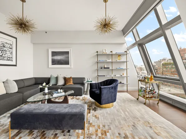 35 West 15th Street image 2 of 18
