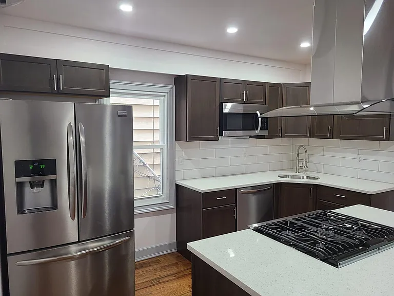 81 Walnut St — Photo 3