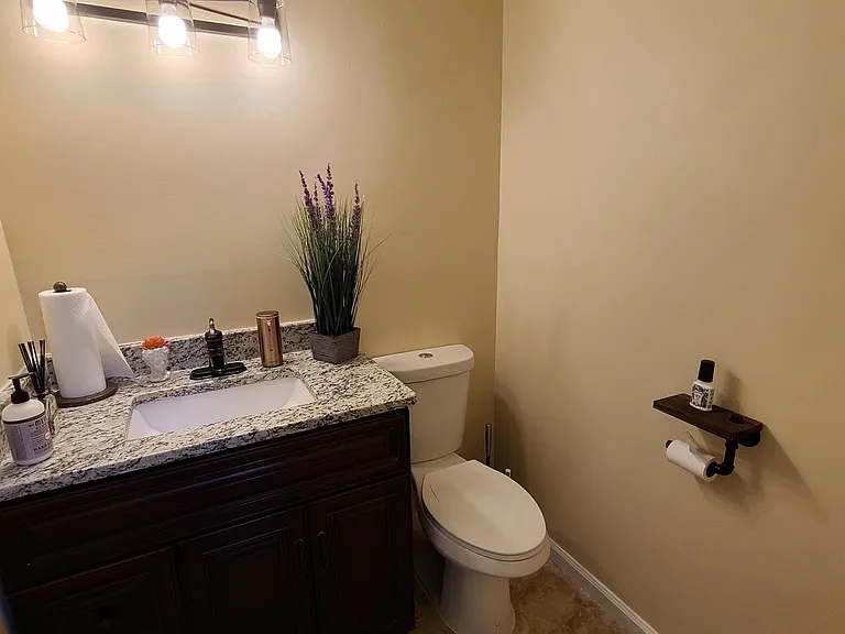 1105 Jonathan Ln — Photo 17