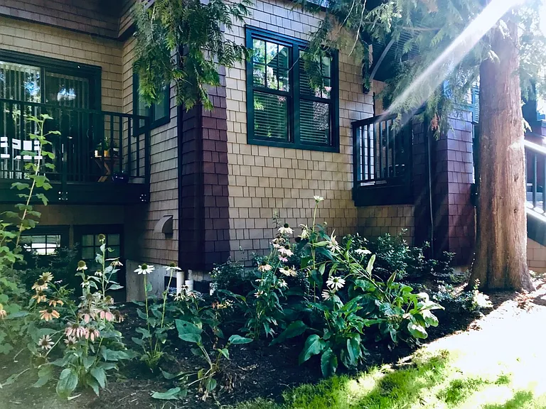 1539 Comox St #32 — Photo 3