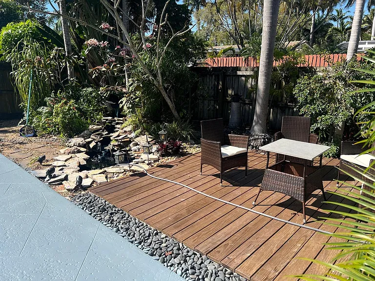 1112 N 13th Ave — Photo 10