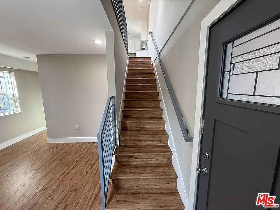 3 bed, 3.0 bath, 1590 sqft, $3,600 — Photo 3