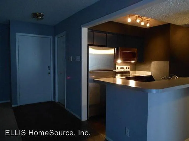 2 bed, 841 sqft, $1,400 — Photo 4