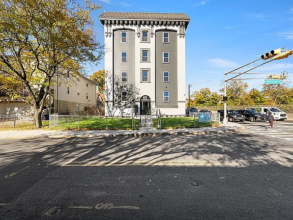2nd image of 65 S Harrison St #16R