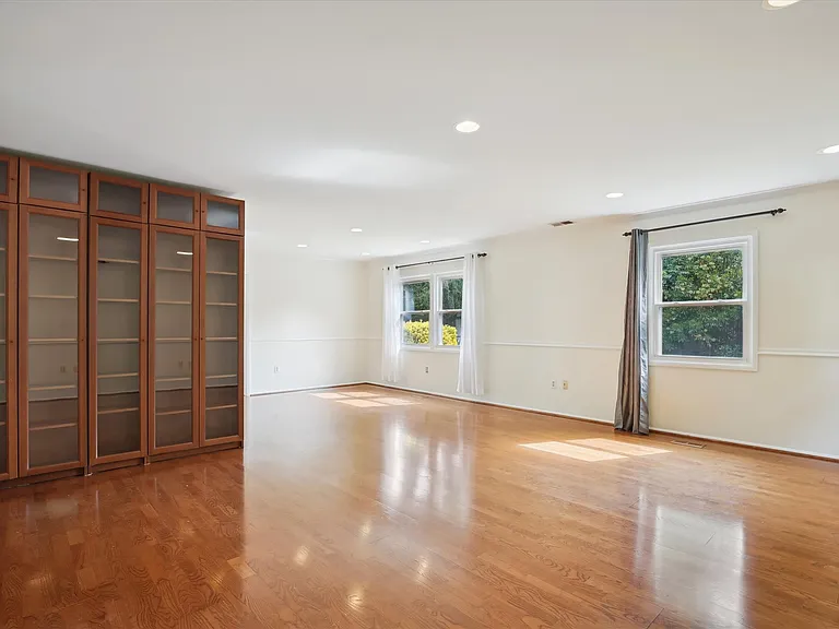 4607 Marshall Hall Ln — Photo 5