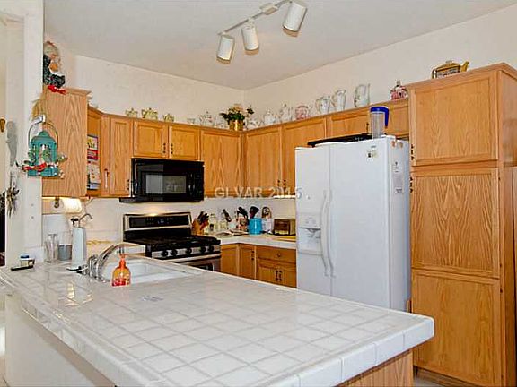 3rd image of 7565 Costanoa St