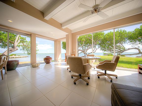 4th image of 17279 Oleander Ln