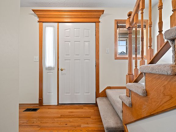 4th image of 402 NW 27th St