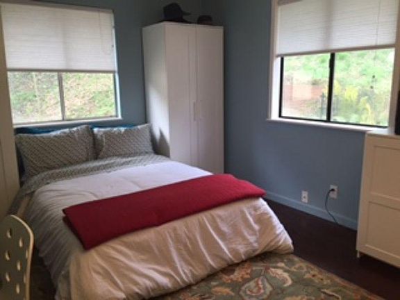 Bedroom in back (facing garden)