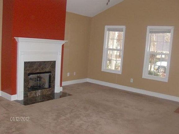 3rd image of 211 Katherine Ct
