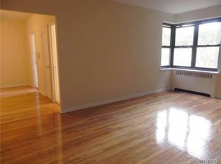 46 Schenck Ave APT 3Q, Great Neck, NY 11021