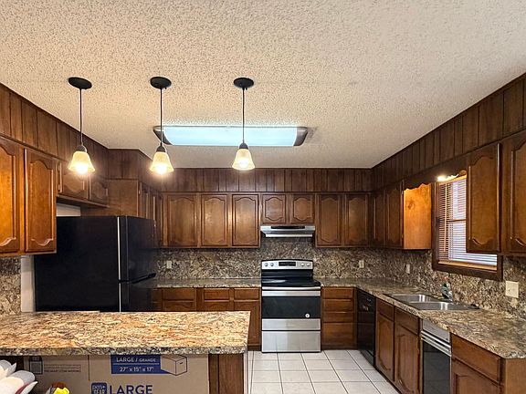 3rd image of 601A Sherwood Dr