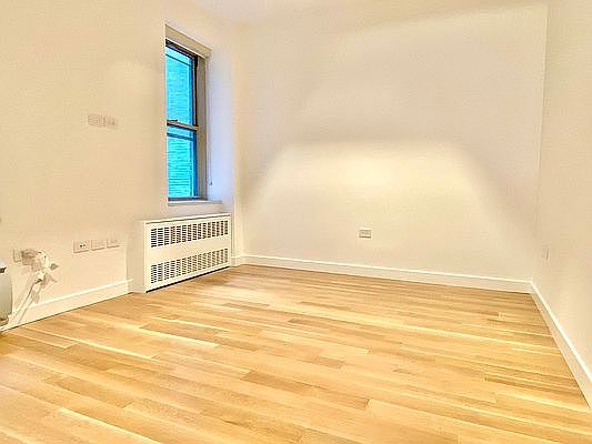 5th image of 215 W 10th St APT 1E
