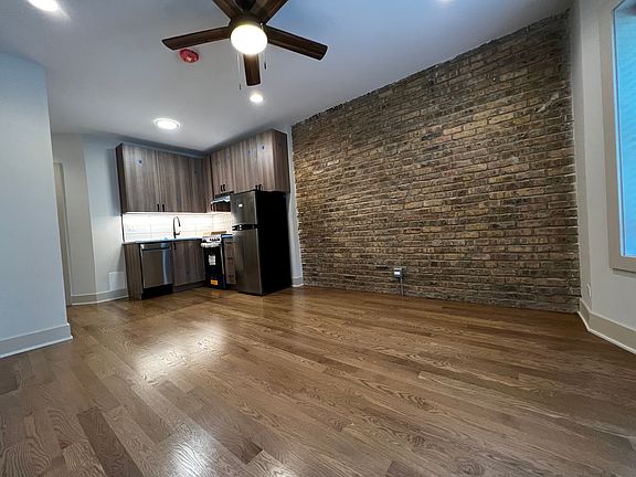 3rd image of 4602 N Winchester Ave APT 3E