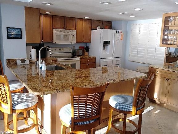 3rd image of 26300 Hickory Blvd APT 406