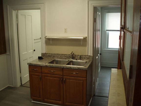 5th image of 25 Tremont Ave #2