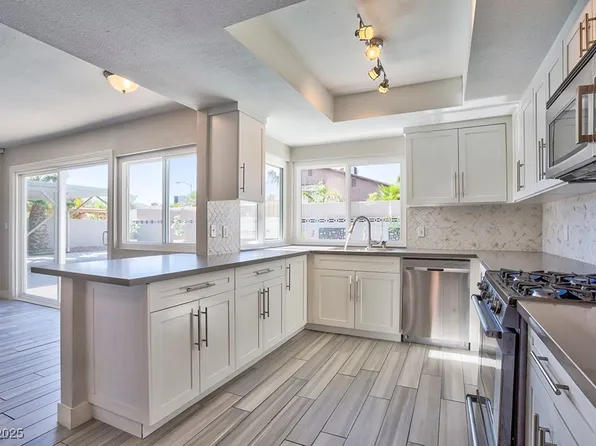 6848 Groveview Ln, Las Vegas, NV 89103