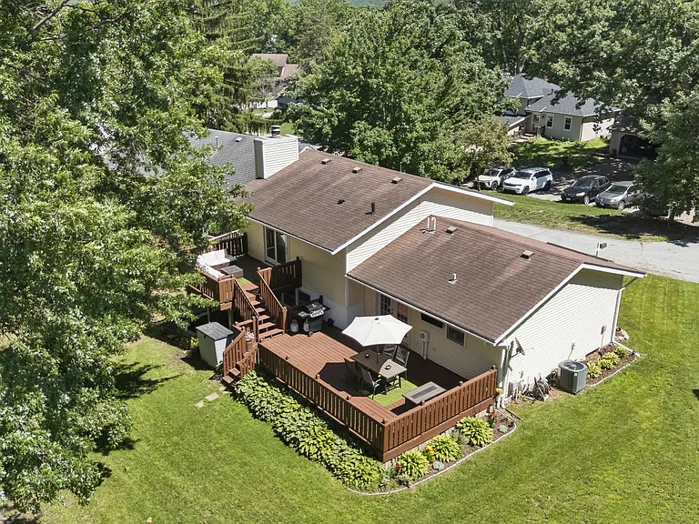 725 Heatherwood Dr — Photo 3