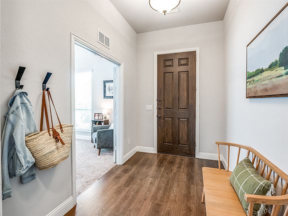 2nd image of 1217 Porter Ln