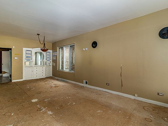 3rd image of 2511 Harvey Ave
