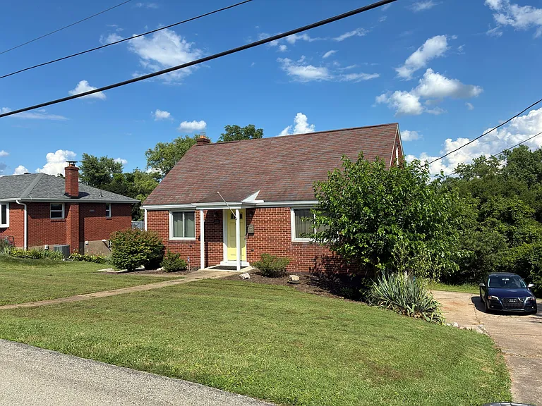211 Verdant St — Photo 3