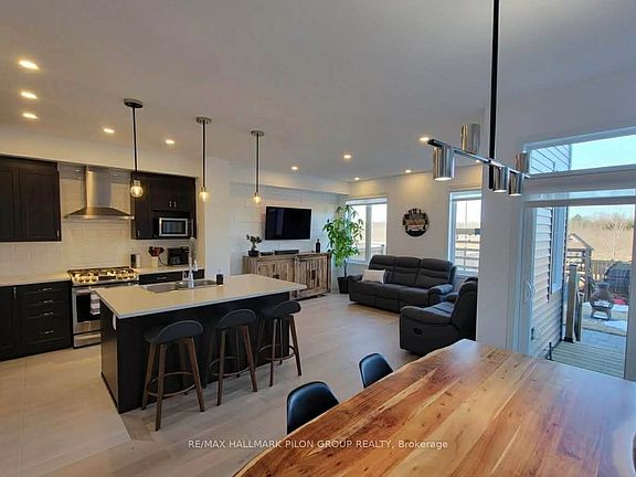 4th image of 38 Riddell St