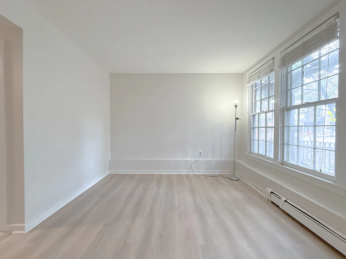 Building Photo - 103 River St #1