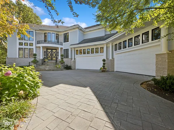 1525 Woodcrest Ct, Aurora, IL 60502