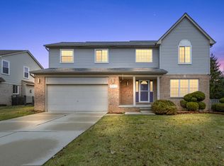 53111 Pine Creek Dr, Chesterfield, MI 48047