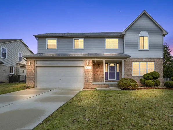 53111 Pine Creek Dr, Chesterfield, MI 48047