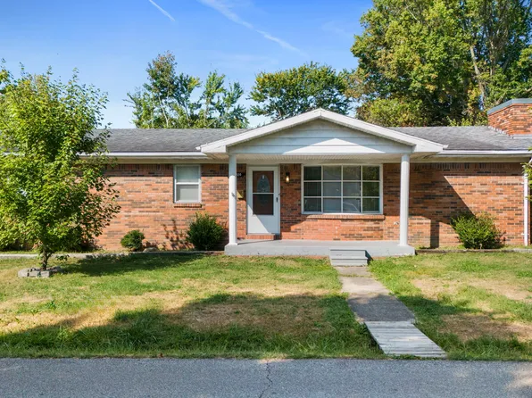 920 N 3rd St, Austin, IN 47102