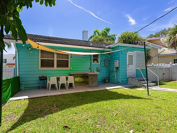 3rd image of 305 N Lakeside Drive