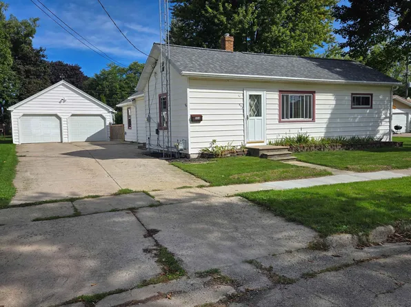 554 Scott St, Ripon, WI 54971