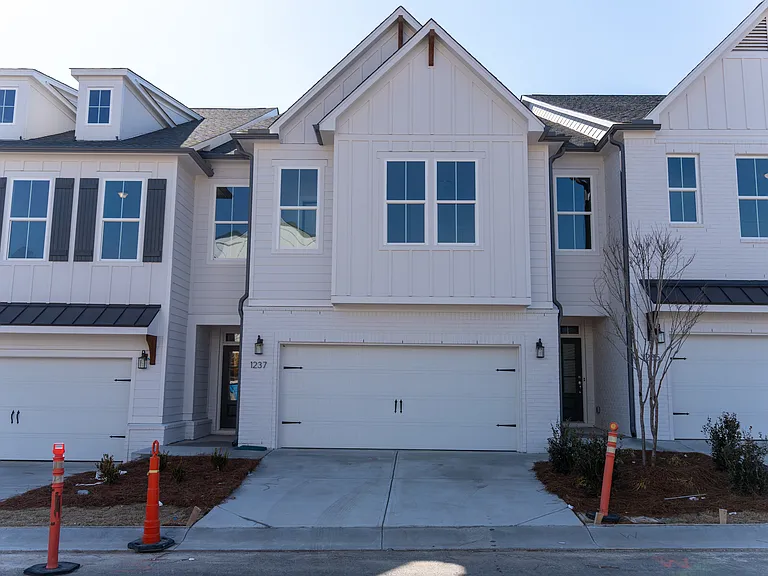1237 Waterfall Ct — Photo 1