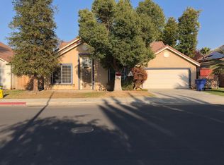 933 N Bush Ave, Clovis, CA 93611