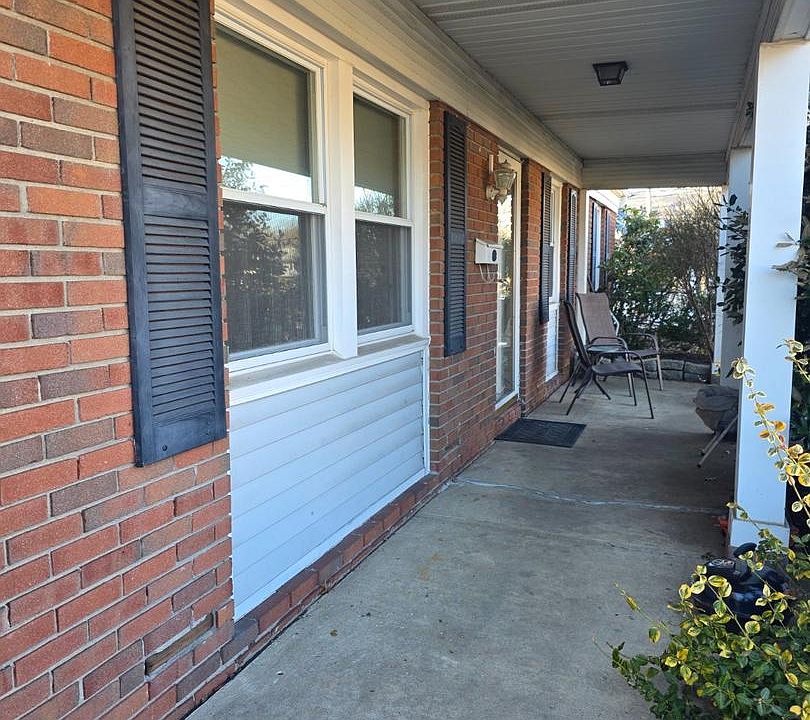 1st image of 11 Eddington Ln