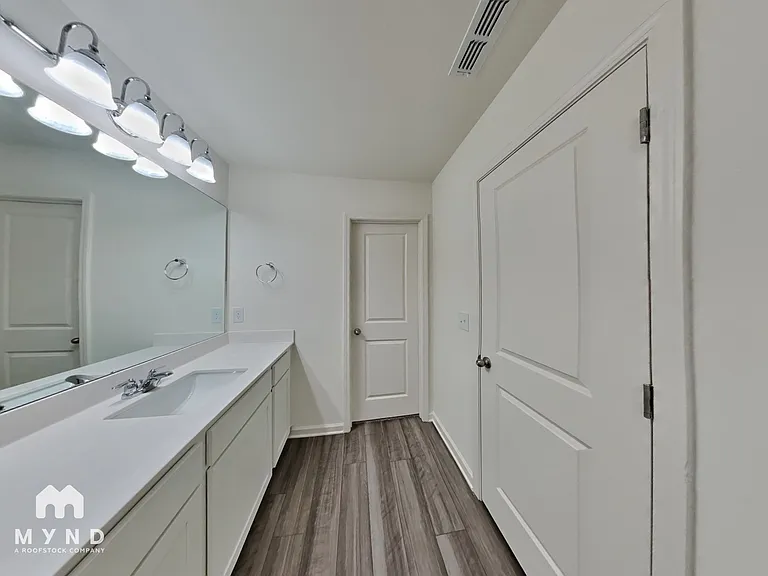 119 Saginaw Ct — Photo 11