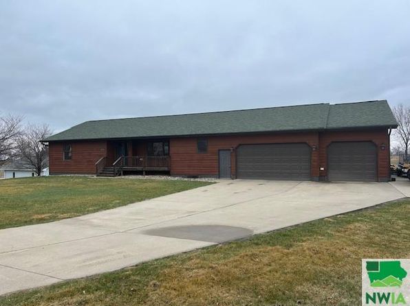 1305 Over Dr, Vermillion, SD 57069