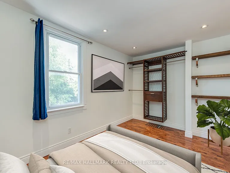 2066 Gerrard St E #UPPER — Photo 11